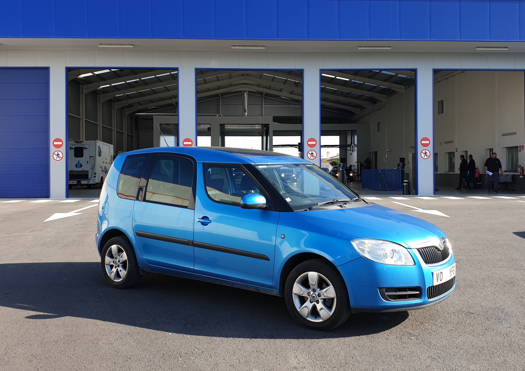 Skoda Roomster passes ITV import test at first attempt Skoda Roomster outside ITV test centre